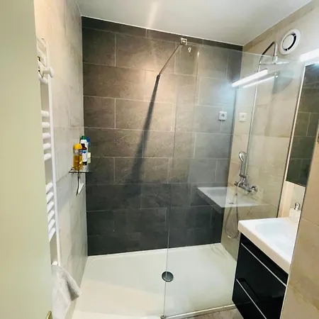 With Tropical Garden And Mountain View Location * Ментона