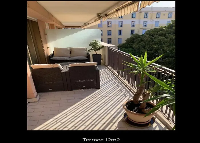 With Tropical Garden And Mountain View Location 芒通