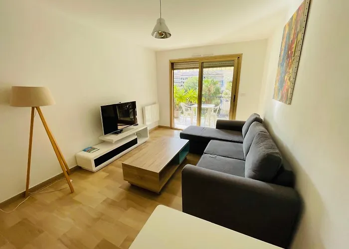 With Tropical Garden And Mountain View Location Apartment Menton