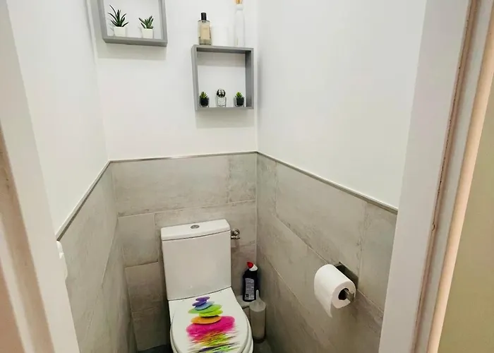 Διαμέρισμα With Tropical Garden And Mountain View Location Μεντόν