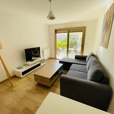 With Tropical Garden And Mountain View Location Appartement Menton